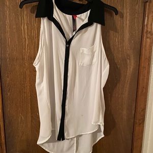 Button down sleeveless flowy top